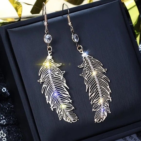 Gorgeous Dangle Silver Feather Earrings Bling - Picture 1 of 2